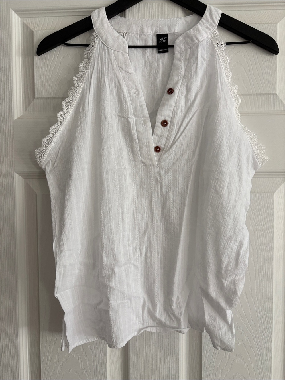Every Rose White Lace-Trim V-Neck Sleeveless Camisole
